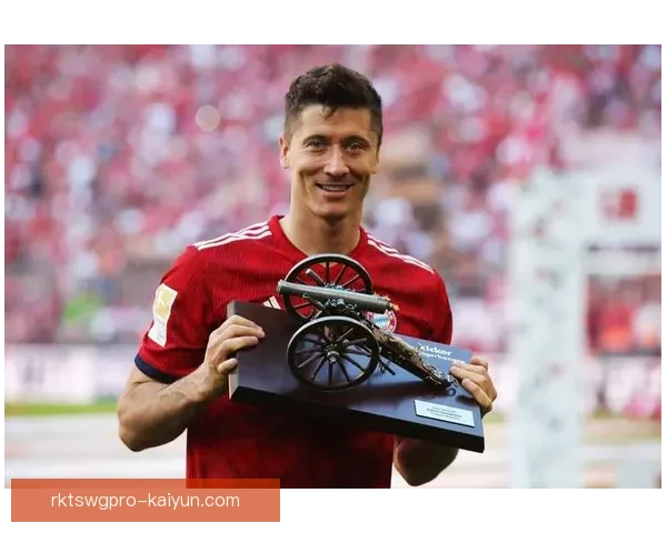 莱万多夫斯基拜仁六冠王回忆 引发球迷们对往昔辉煌的持续关注