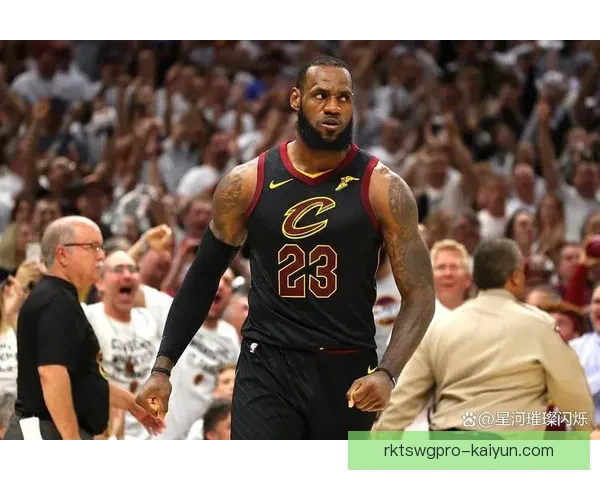 詹姆斯战术适配性持续提升，展现强大比赛影响力